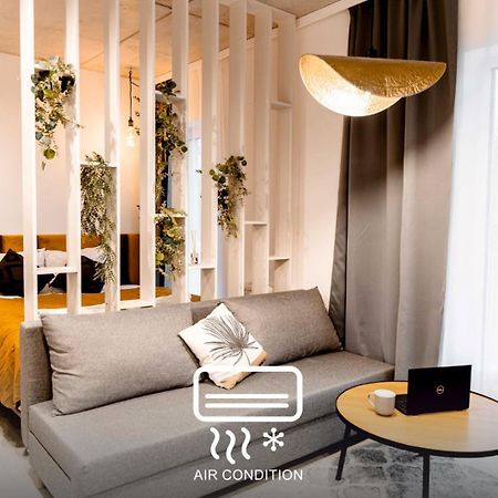 Hop & Lulu Premium Apartments โกเลนูฟ ภายนอก รูปภาพ